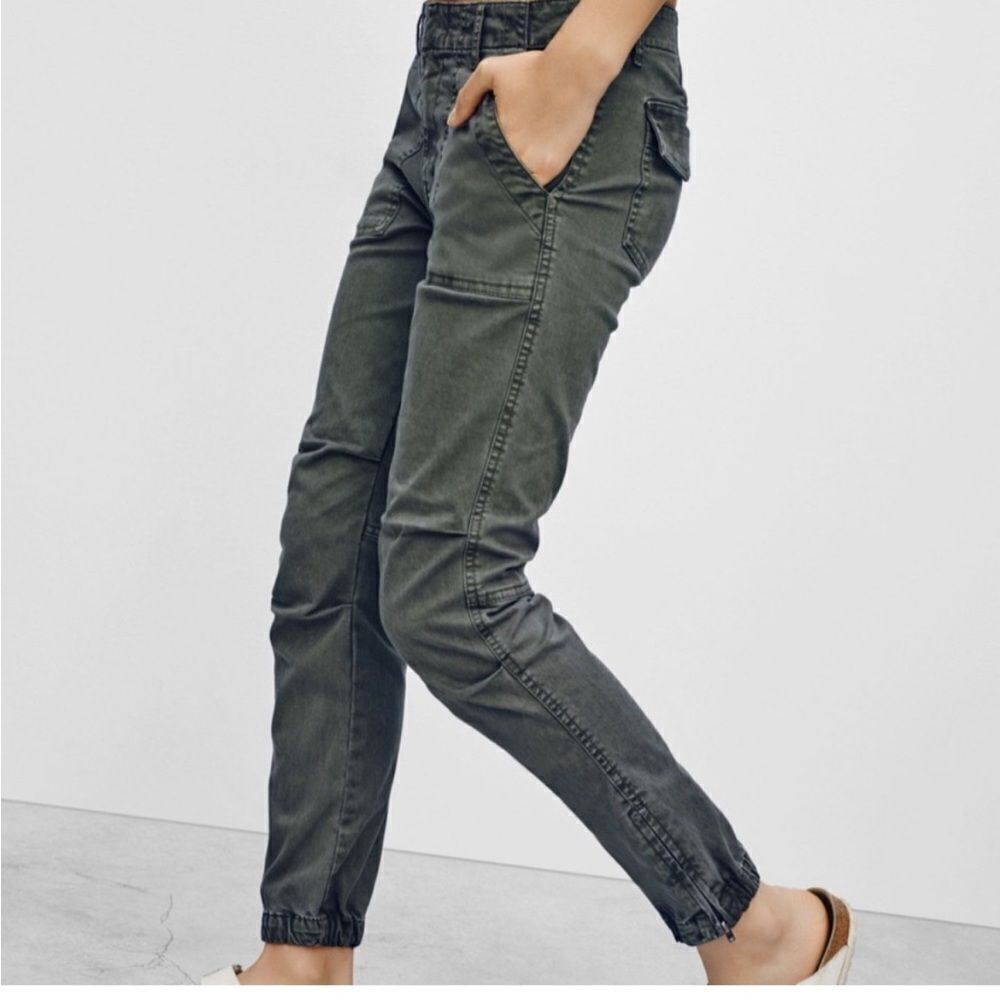 Aritzia TNA HEROIC PANT Cuffed Cargo Black Joggers Pants Size 2